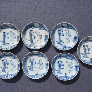 Six Chinese blue and white cups and seven saucers with gilded design, Kangxi/Yongzheng — 照片 10