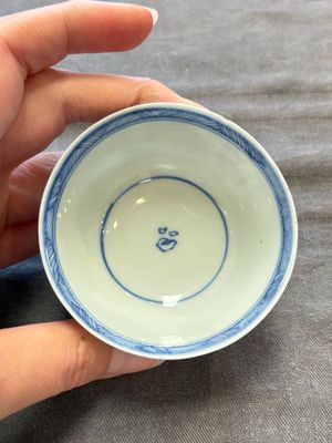 Six Chinese blue and white cups and ten saucers, Kangxi — 照片 37