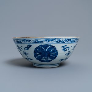 Six Chinese blue and white cups, six saucers and a bowl, Ming and Kangxi — photo 5