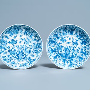 Six Chinese blue and white dishes, a teapot and a helmet-shaped jug, Kangxi and later — 照片 6