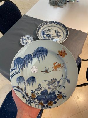 Six Chinese blue and white 'floral' bowls, a pair of dishes, a saucer and an iron-red-decorated plate, Qianlong — photo 1