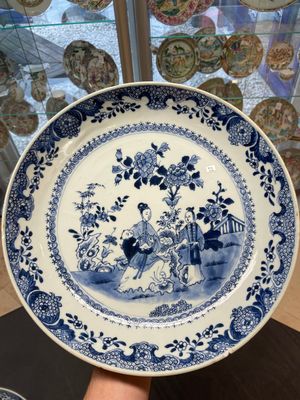 Six Chinese blue and white 'floral' bowls, a pair of dishes, a saucer and an iron-red-decorated plate, Qianlong — photo 2