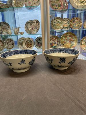 Six Chinese blue and white 'floral' bowls, a pair of dishes, a saucer and an iron-red-decorated plate, Qianlong — photo 28