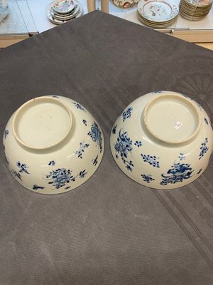 Six Chinese blue and white 'floral' bowls, a pair of dishes, a saucer and an iron-red-decorated plate, Qianlong — photo 29