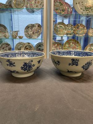 Six Chinese blue and white 'floral' bowls, a pair of dishes, a saucer and an iron-red-decorated plate, Qianlong — photo 30