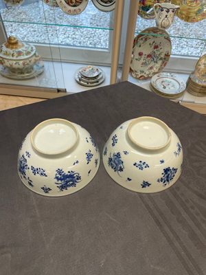 Six Chinese blue and white 'floral' bowls, a pair of dishes, a saucer and an iron-red-decorated plate, Qianlong — photo 31
