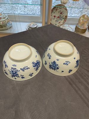Six Chinese blue and white 'floral' bowls, a pair of dishes, a saucer and an iron-red-decorated plate, Qianlong — photo 33