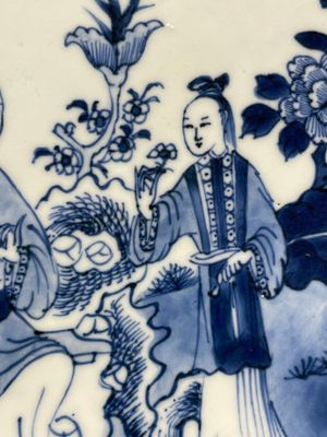 Six Chinese blue and white 'floral' bowls, a pair of dishes, a saucer and an iron-red-decorated plate, Qianlong — photo 4