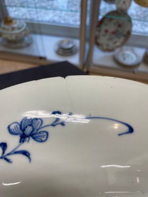 Six Chinese blue and white 'floral' bowls, a pair of dishes, a saucer and an iron-red-decorated plate, Qianlong — photo 9