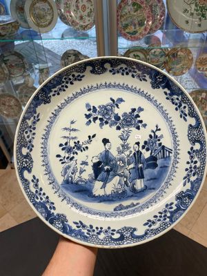 Six Chinese blue and white 'floral' bowls, a pair of dishes, a saucer and an iron-red-decorated plate, Qianlong — photo 10