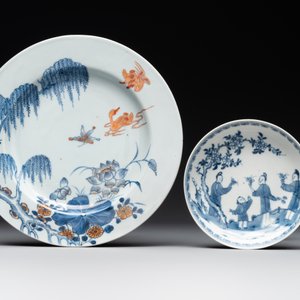 Six Chinese blue and white 'floral' bowls, a pair of dishes, a saucer and an iron-red-decorated plate, Qianlong — photo 4