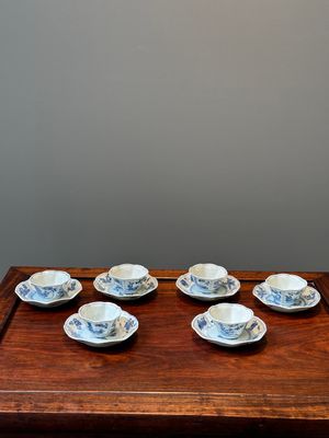 Six Chinese blue and white flower-shaped 'sanduo' cups and saucers, lingzhi mark, Kangxi — 照片 1