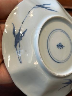 Six Chinese blue and white flower-shaped 'sanduo' cups and saucers, lingzhi mark, Kangxi — 照片 13