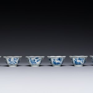Six Chinese blue and white flower-shaped 'sanduo' cups and saucers, lingzhi mark, Kangxi — 照片 3