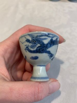 Six Chinese blue and white 'Hatcher cargo' stem cups with dragons, Transitional period — photo 12