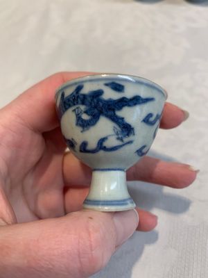 Six Chinese blue and white 'Hatcher cargo' stem cups with dragons, Transitional period — photo 13