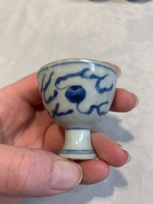 Six Chinese blue and white 'Hatcher cargo' stem cups with dragons, Transitional period — photo 14
