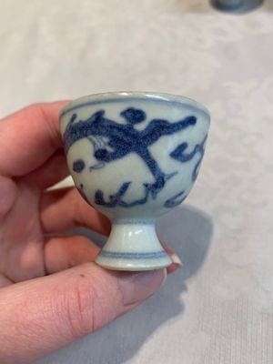 Six Chinese blue and white 'Hatcher cargo' stem cups with dragons, Transitional period — photo 18