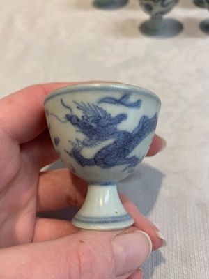 Six Chinese blue and white 'Hatcher cargo' stem cups with dragons, Transitional period — photo 2