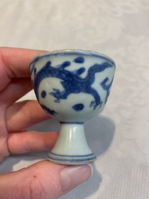 Six Chinese blue and white 'Hatcher cargo' stem cups with dragons, Transitional period — photo 23