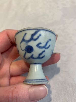 Six Chinese blue and white 'Hatcher cargo' stem cups with dragons, Transitional period — photo 24