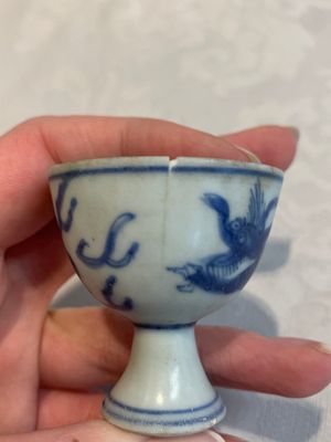 Six Chinese blue and white 'Hatcher cargo' stem cups with dragons, Transitional period — photo 25