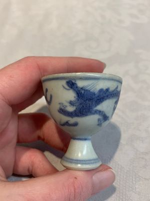 Six Chinese blue and white 'Hatcher cargo' stem cups with dragons, Transitional period — photo 28