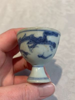 Six Chinese blue and white 'Hatcher cargo' stem cups with dragons, Transitional period — photo 29