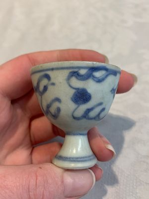 Six Chinese blue and white 'Hatcher cargo' stem cups with dragons, Transitional period — photo 30