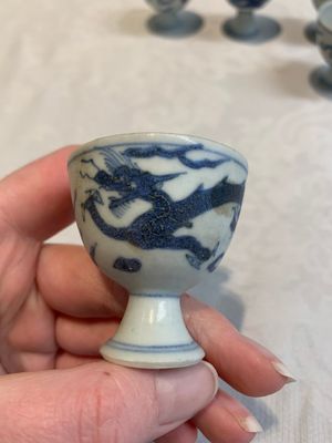 Six Chinese blue and white 'Hatcher cargo' stem cups with dragons, Transitional period — photo 7