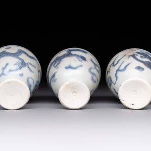 Six Chinese blue and white 'Hatcher cargo' stem cups with dragons, Transitional period — photo 12