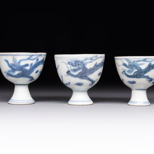 Six Chinese blue and white 'Hatcher cargo' stem cups with dragons, Transitional period — photo 2