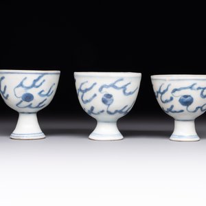 Six Chinese blue and white 'Hatcher cargo' stem cups with dragons, Transitional period — photo 5