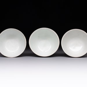 Six Chinese blue and white 'Hatcher cargo' stem cups with dragons, Transitional period — photo 6