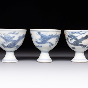 Six Chinese blue and white 'Hatcher cargo' stem cups with dragons, Transitional period — photo 8