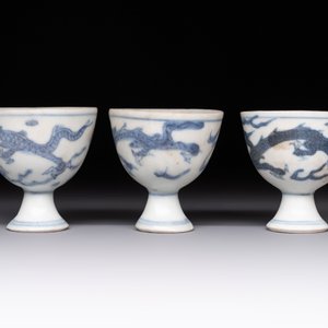 Six Chinese blue and white 'Hatcher cargo' stem cups with dragons, Transitional period — photo 9