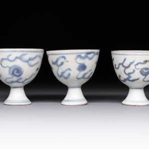 Six Chinese blue and white 'Hatcher cargo' stem cups with dragons, Transitional period — photo 10