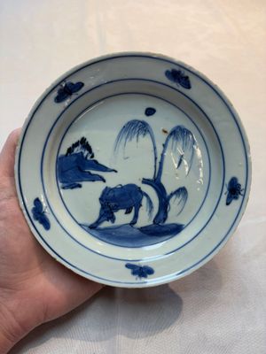 Six Chinese blue and white ko-sometsuke 'ox' plates for the Japanese market, late Ming — foto 11