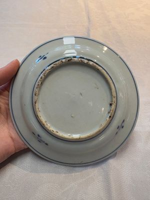 Six Chinese blue and white ko-sometsuke 'ox' plates for the Japanese market, late Ming — foto 4