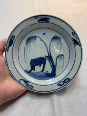 Six Chinese blue and white ko-sometsuke 'ox' plates for the Japanese market, late Ming — foto 5