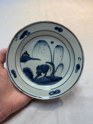 Six Chinese blue and white ko-sometsuke 'ox' plates for the Japanese market, late Ming — foto 9