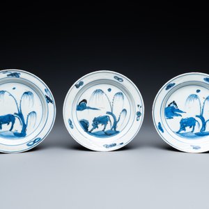 Six Chinese blue and white ko-sometsuke 'ox' plates for the Japanese market, Transitional period — photo 4
