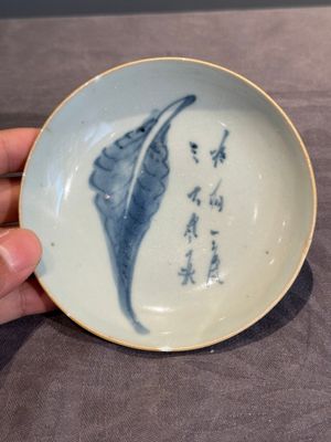 Six Chinese blue and white 'leaf and poem' saucers, Shunzhi — photo 10