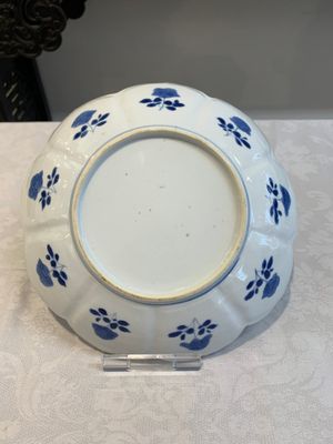 Six Chinese blue and white 'lotus' plates, Kangxi — photo 17
