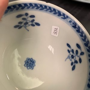 Six Chinese blue and white 'mother and child' cups and five saucers, Kangxi — 照片 6