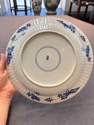Six Chinese blue and white 'peony scroll' plates, Kangxi — photo 13
