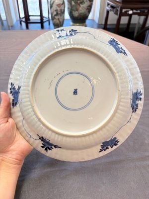 Six Chinese blue and white 'peony scroll' plates, Kangxi — photo 4