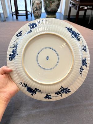 Six Chinese blue and white 'peony scroll' plates, Kangxi — photo 10