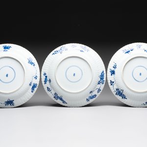 Six Chinese blue and white 'peony scroll' plates, Kangxi — photo 3