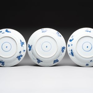 Six Chinese blue and white 'peony scroll' plates, Kangxi — photo 5
